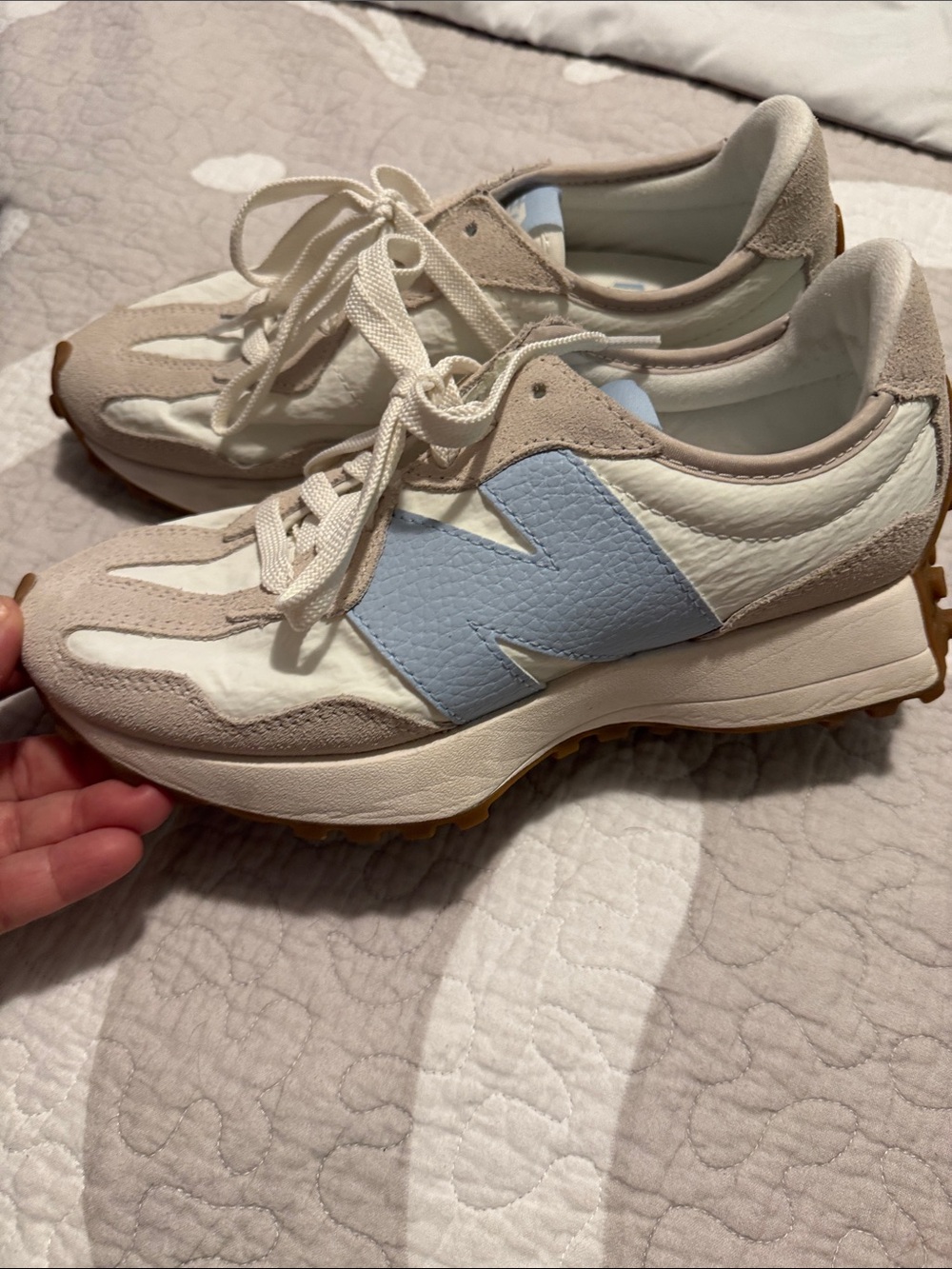 New Balance Cream & Light Blue 327 sneakers
